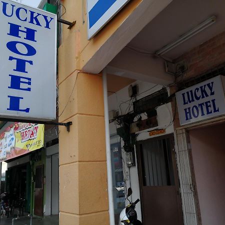 Lucky Budget Hotel @ Nilai Bagian luar foto