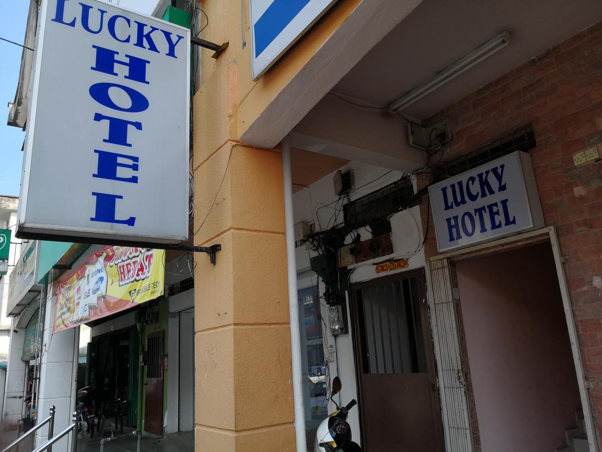Lucky Budget Hotel @ Nilai Bagian luar foto